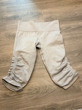 Lululemon In The Flow Cropped Leggings- light grey